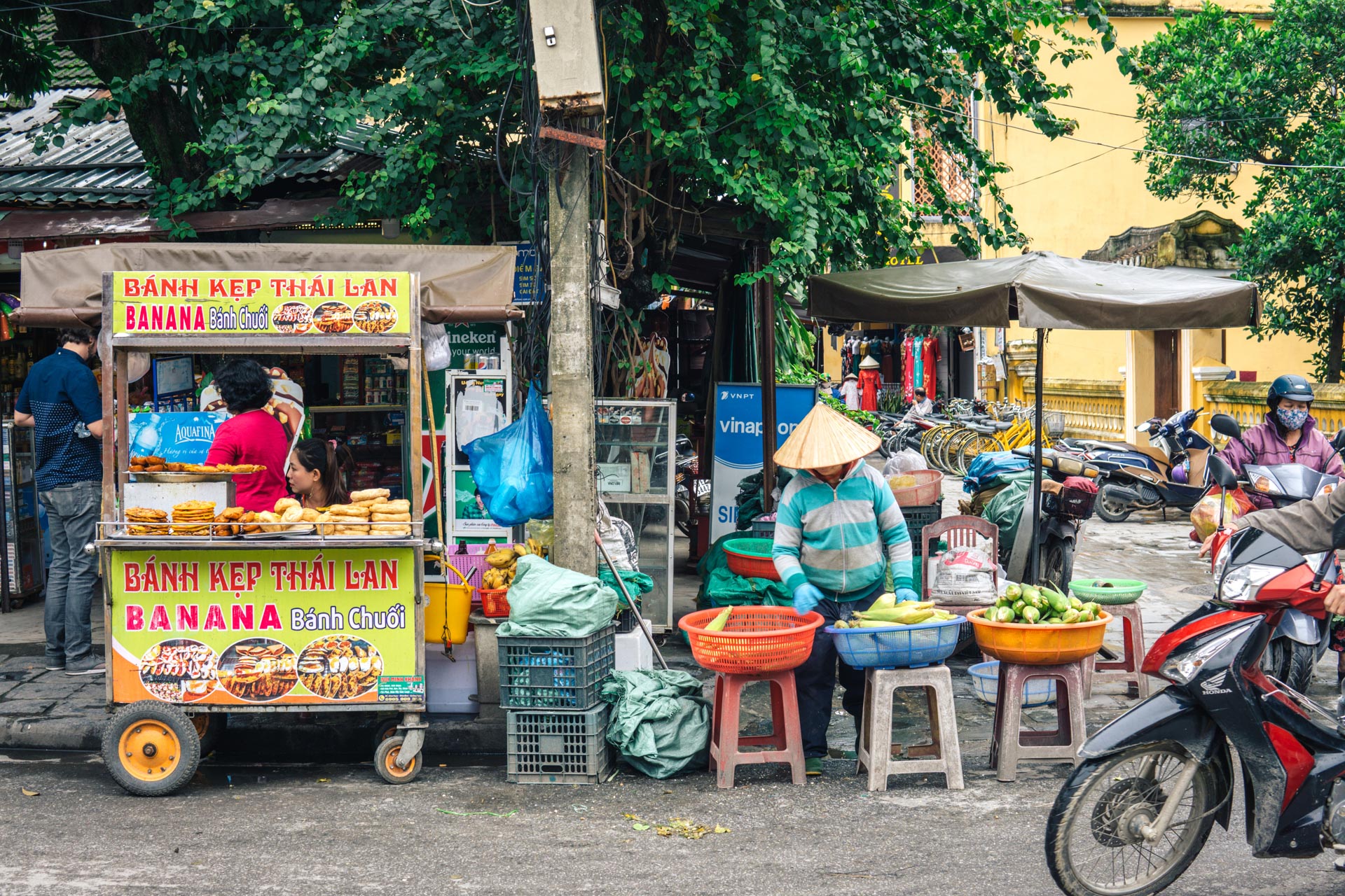 /fm/Files//Pictures/Ido Uploads/Asia/Vietnam/Hoi An/Hoi An - Banana Banh Mi Street Food Stall Old Town - NS - SS.jpg